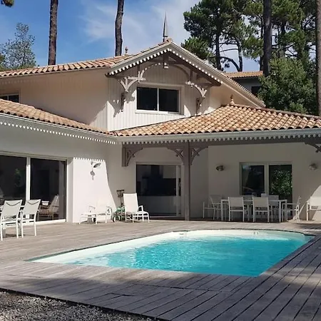 Spacieuse Villa, Ensoleillee, Piscine Chauffee A Le Moulleau Villa