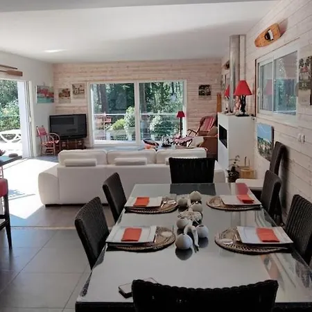 Spacieuse Villa, Ensoleillee, Piscine Chauffee A Le Moulleau Villa Arcachon