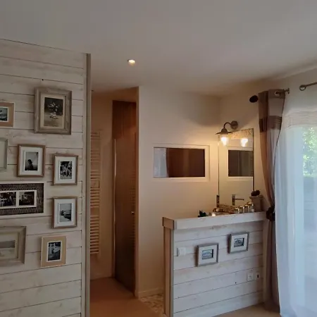 Spacieuse Villa, Ensoleillee, Piscine Chauffee A Le Moulleau *