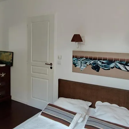 Spacieuse Villa, Ensoleillee, Piscine Chauffee A Le Moulleau Villa Arcachon